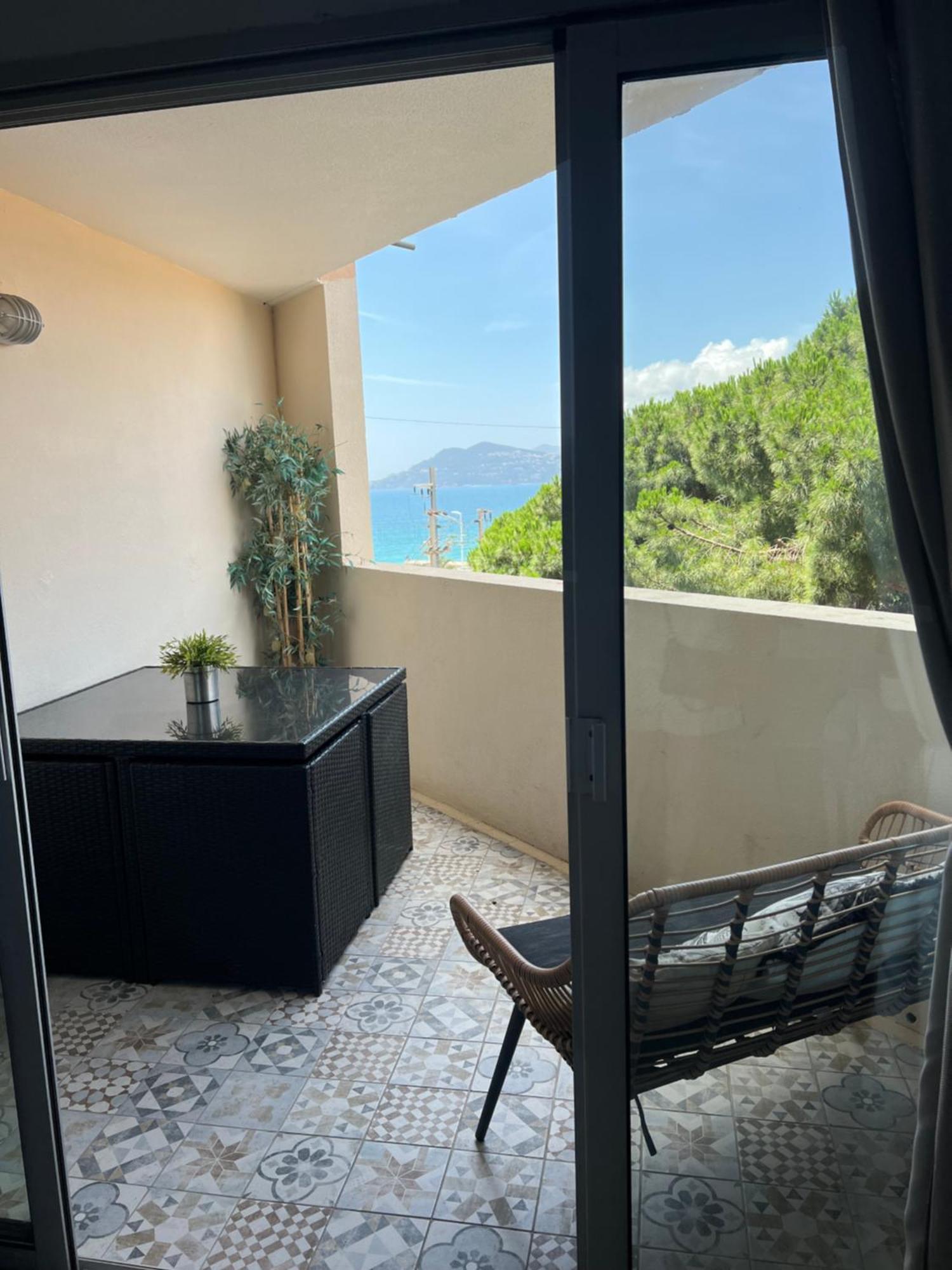 Joli 2 Pieces Aux Pieds Des Plages Cannes Esterno foto
